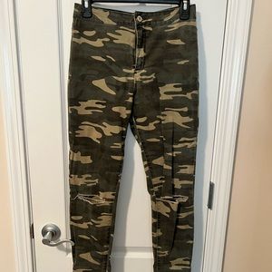 Forever 21 camo jeans. Size 26.